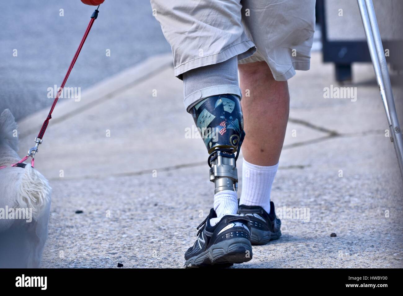 Vecchia guerra vet con gamba protesico Foto Stock