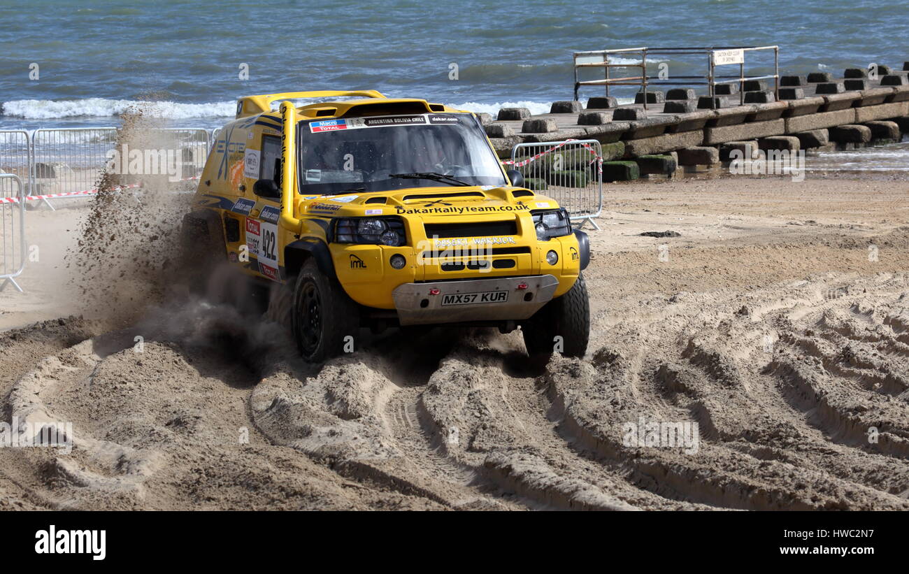 Il Dakar Rally Team ha preparato la Land Rover Freelander dimostrando capacità di gareggiare a Bournemouth ruote Festival 2014 DORSET REGNO UNITO Foto Stock