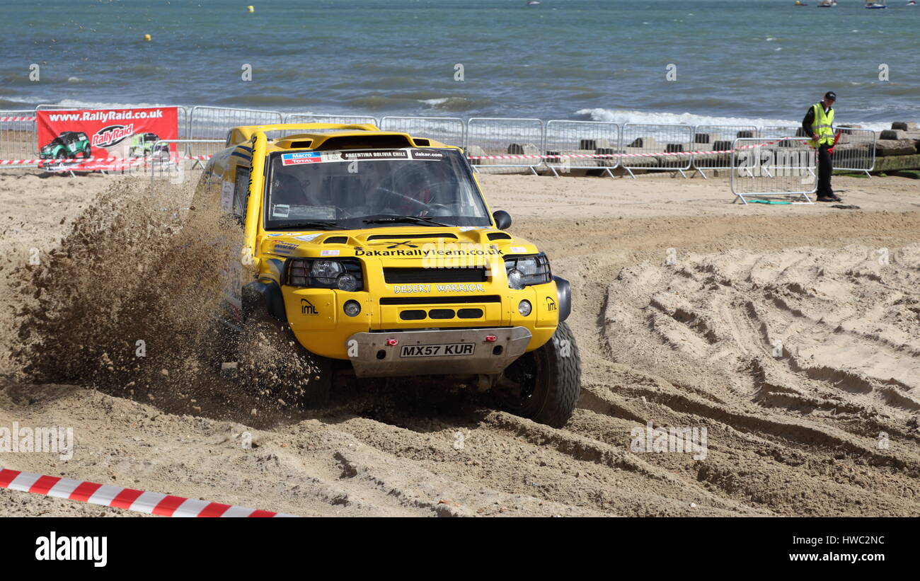 Il Dakar Rally Team ha preparato la Land Rover Freelander dimostrando capacità di gareggiare a Bournemouth ruote Festival 2014 DORSET REGNO UNITO Foto Stock