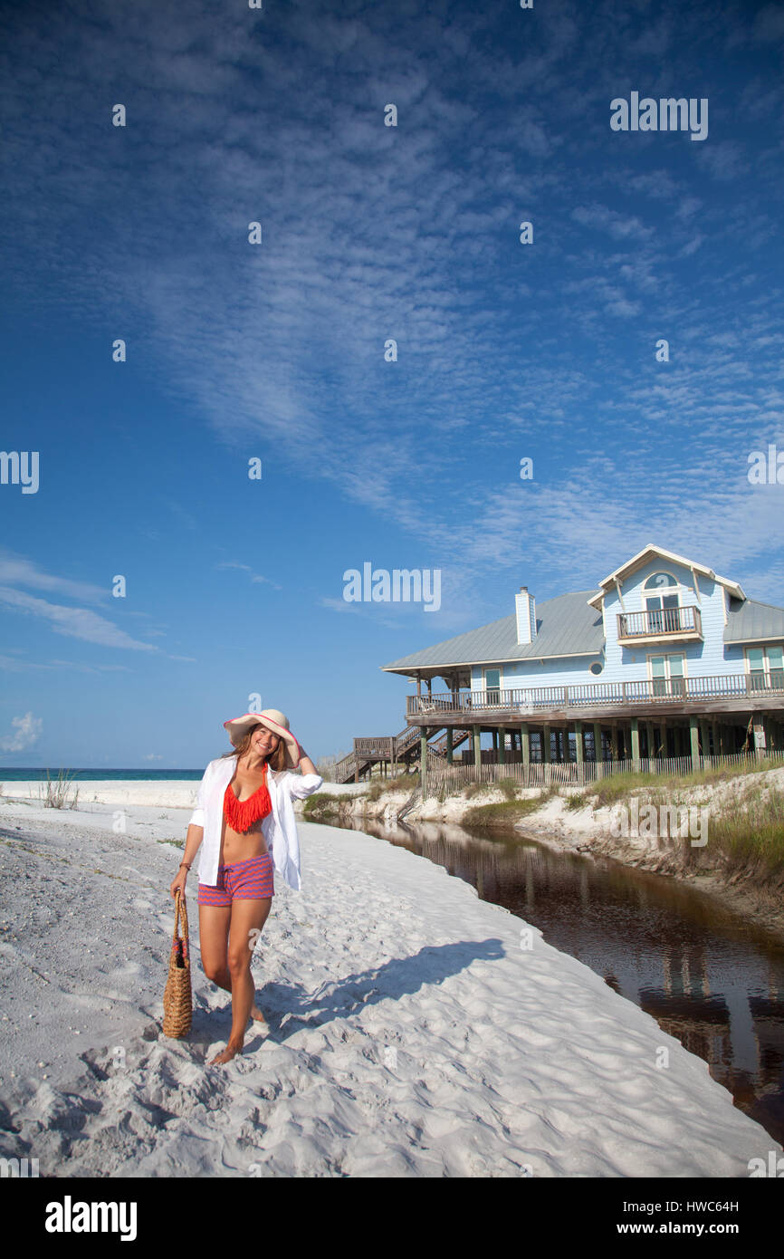 La donna in vacanza lungo 30A in Florida Foto Stock