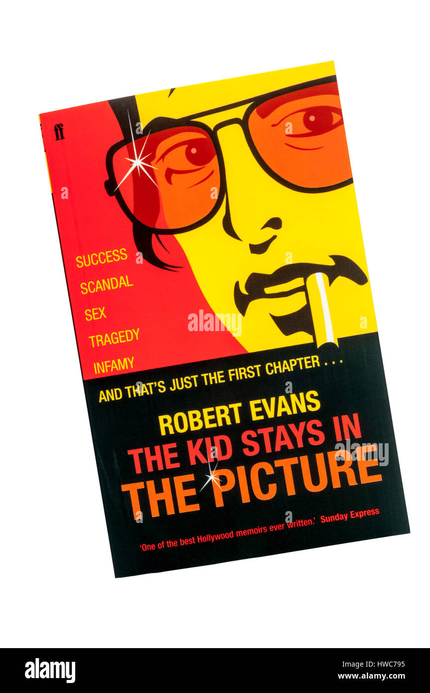 Copia in brossura del bambino rimane nella foto, l'autobiografia di Robert Evans. Ora adattato per lo stadio da Simon McBurney e Complicite. Foto Stock