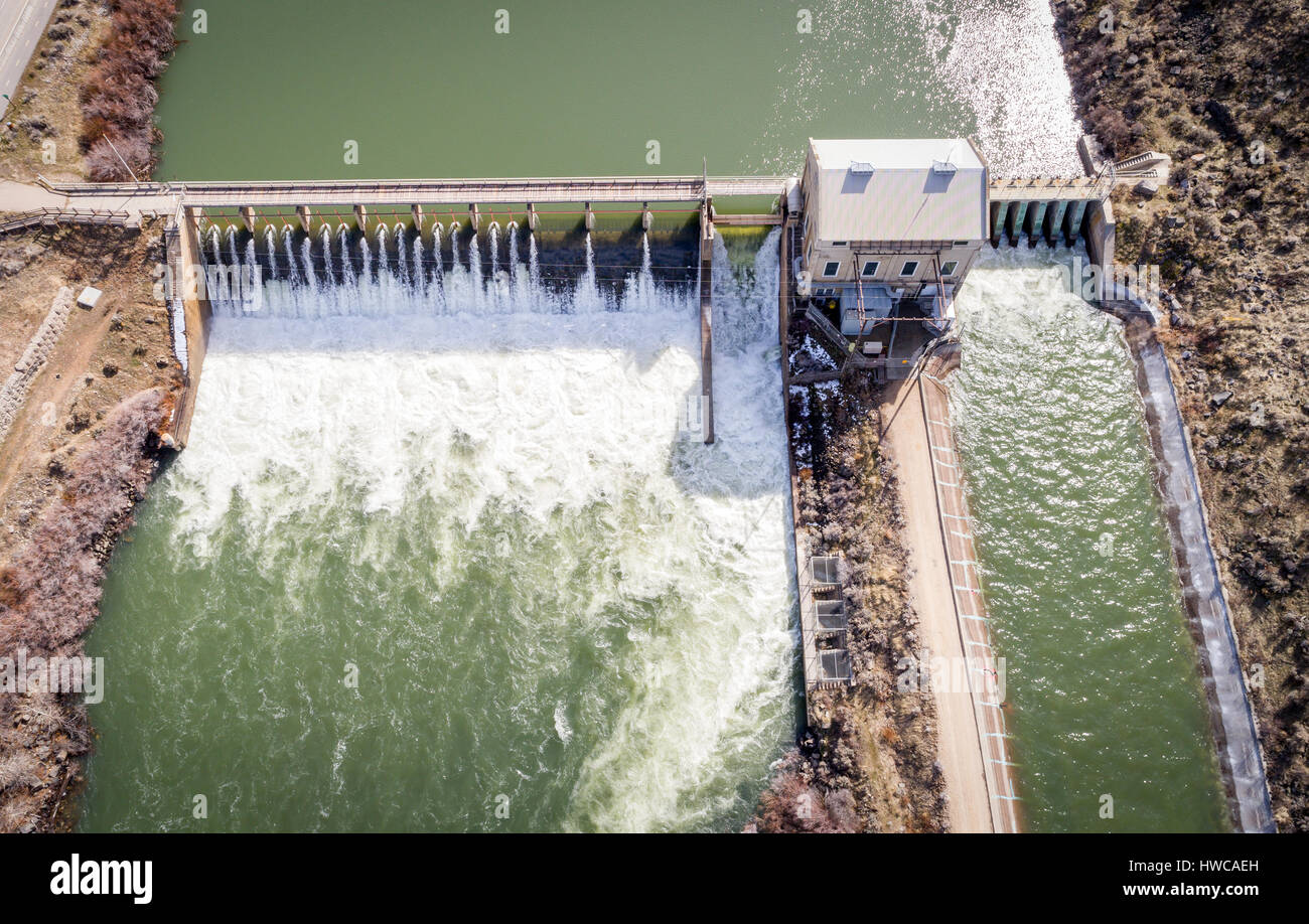 Fiume Boise in Idaho diga di diversione durante la molla run off Foto Stock