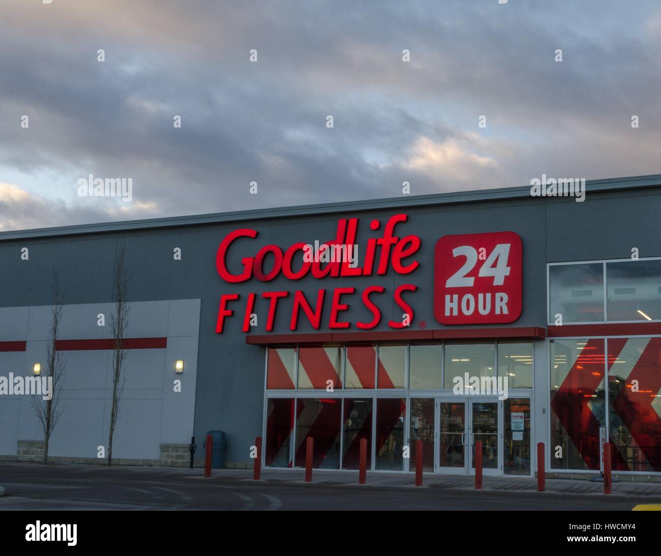 Un Goodlife Fitness negozio di vendita al dettaglio a Calgary, Alberta,  Canada Foto stock - Alamy