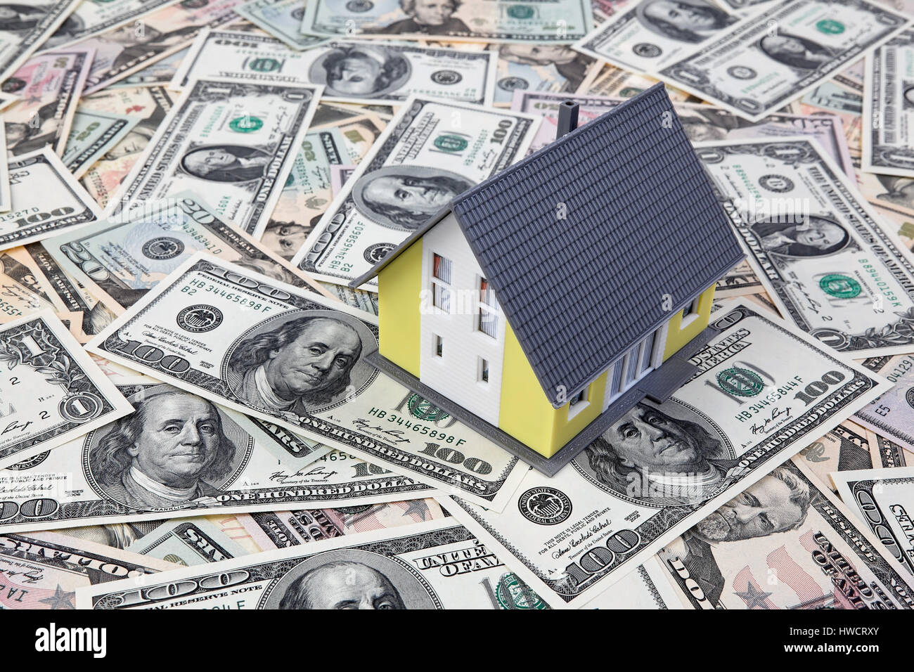 Casa sul dollaro di banconote, Haus auf Dollar geldscheine Foto Stock