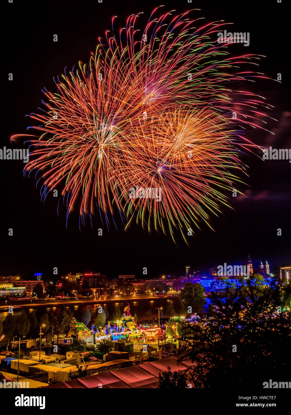 Fuochi d'artificio in Linz, ? Sterreich. Foto simbolico per la fine dell'anno, capodanno, festa di nozze e., Feuerwerk in Linz, ÷sterreich. Symbolfo Foto Stock