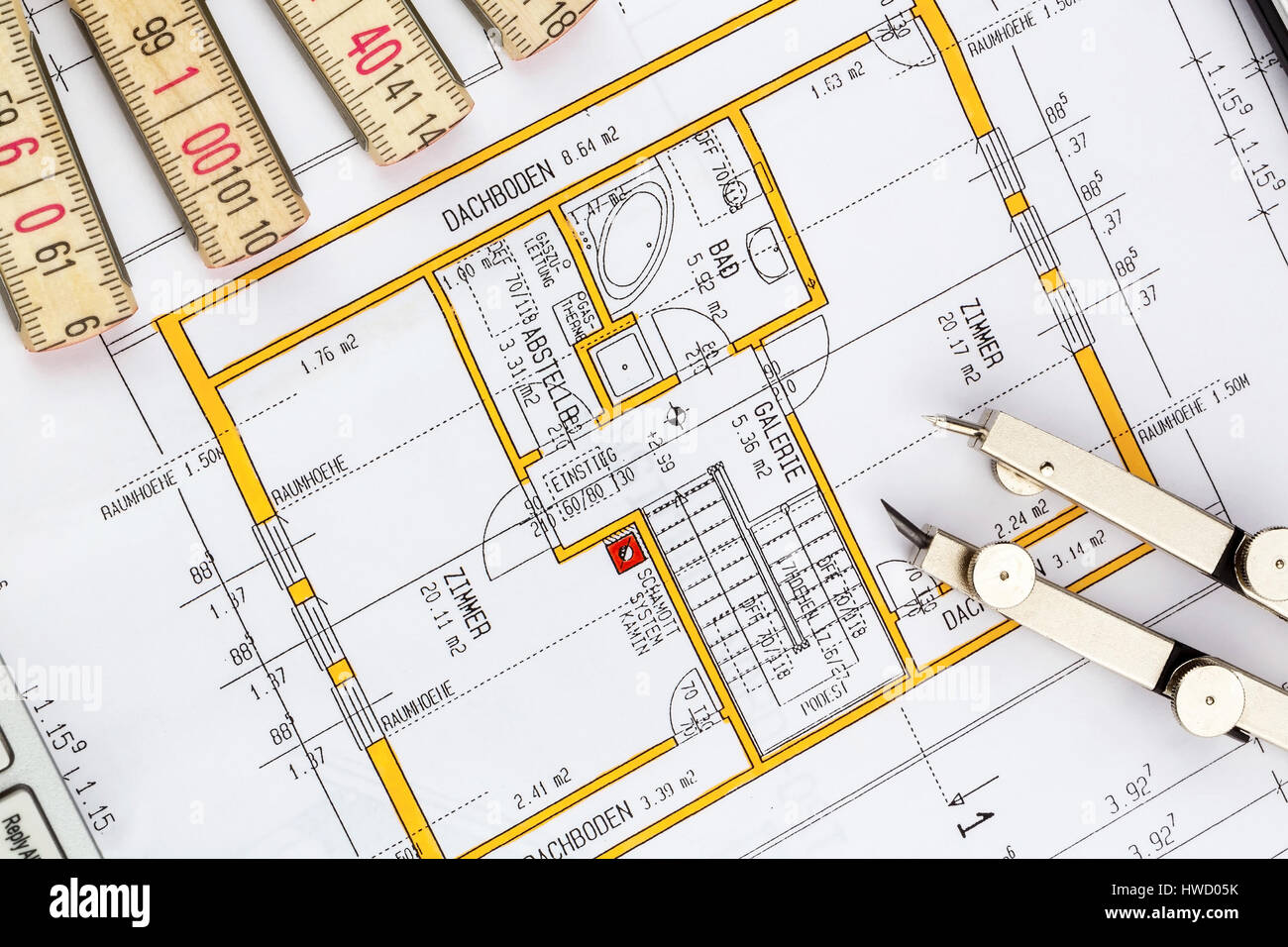 Un architetto ha un progetto di un architetto per la costruzione di una nuova casa di abitazione. Foto simbolico per il finanziamento e la progettazione di una nuova casa., Ein Baupl Foto Stock