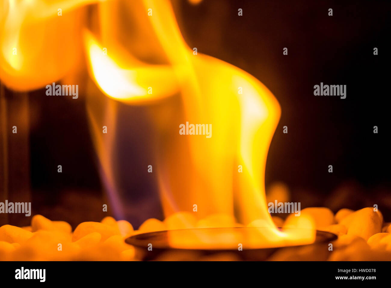 La combustione di pellet, Brennende agglomerati in forma di pellets Foto Stock