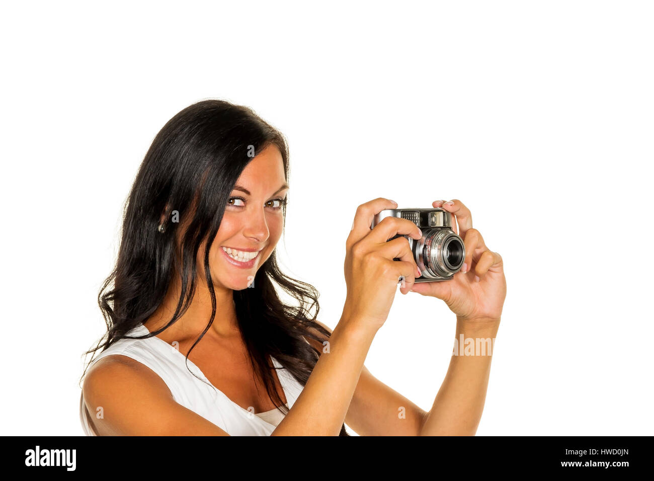 Una giovane donna prende la foto di una fotocamera con un retrò, Eine junge Frau fotografiert mit einer retrò Kamera Foto Stock
