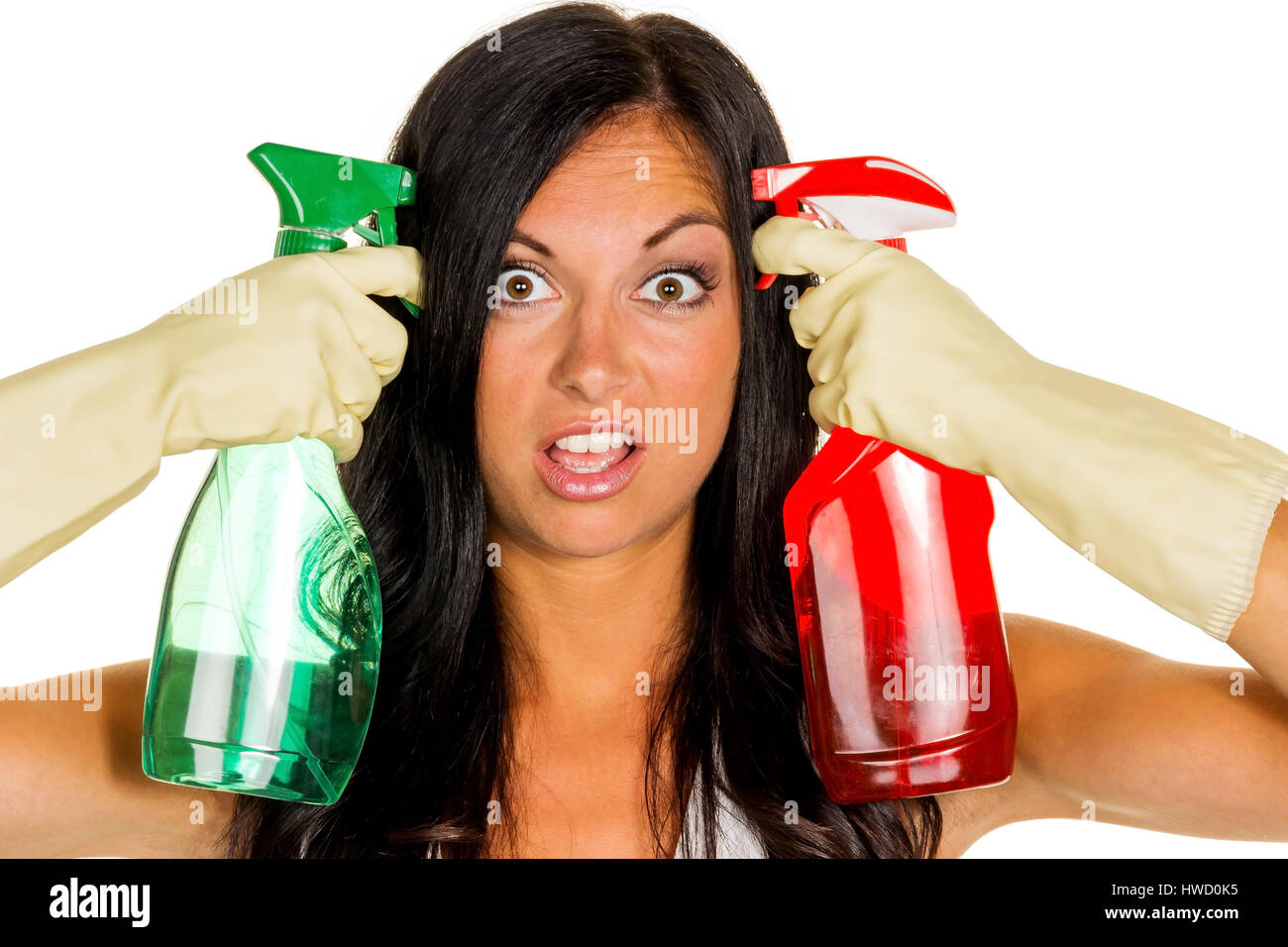 Una giovane donna è arrabbiato che lei deve fare la pulizia., Eine junge Frau ‰rgert sich, dass Sie den Hausputz machen muss. Foto Stock
