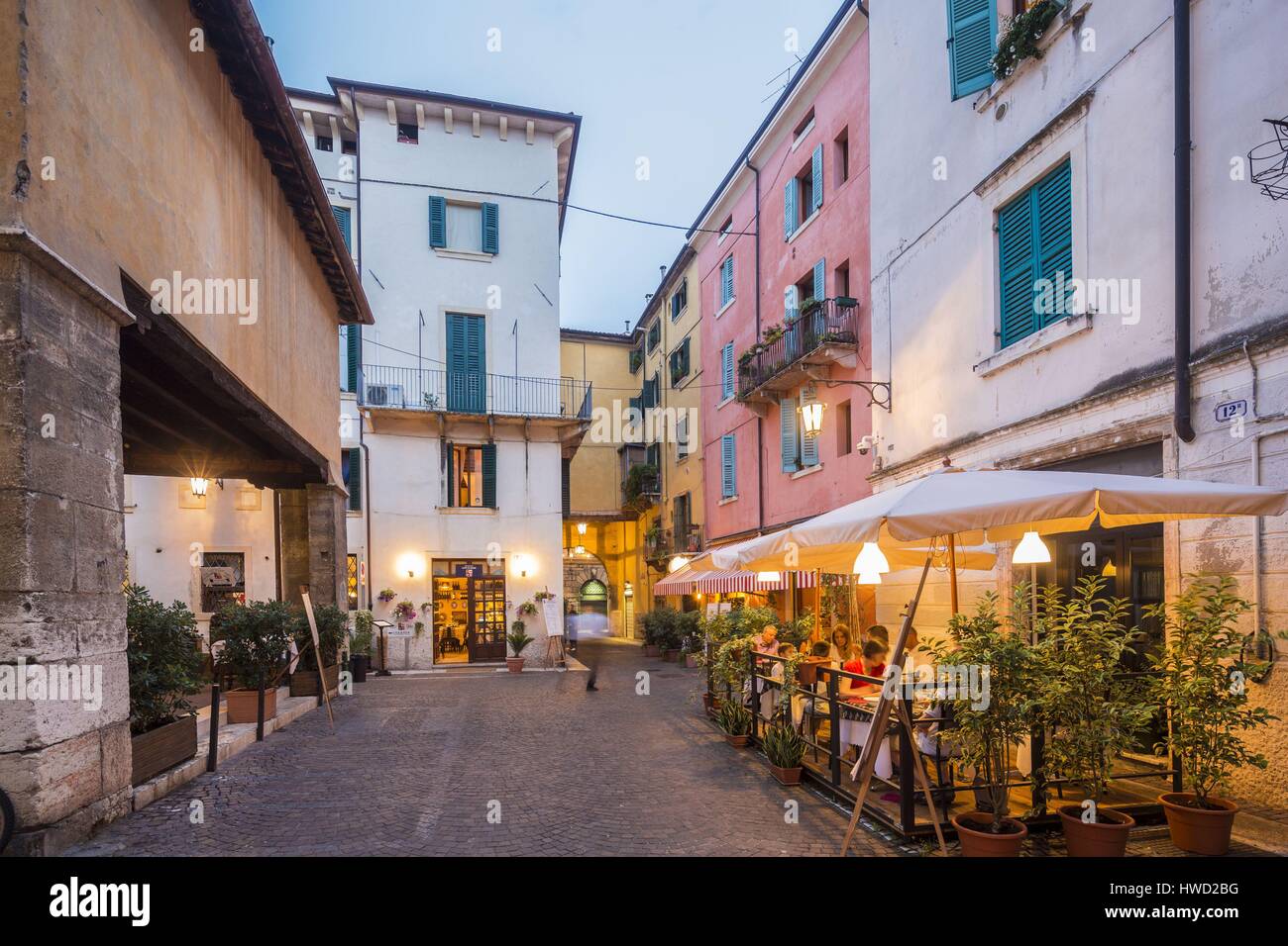 L'Italia, Veneto, Verona, elencato come patrimonio mondiale dall' UNESCO, Piazza delle Erbe, il ristorante bistrot La Loggia Foto Stock