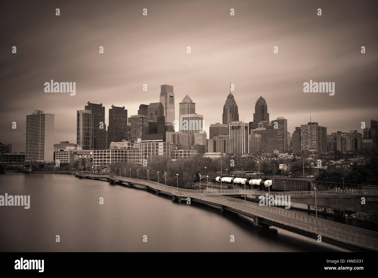 Lo skyline di Philadelphia con architettura urbana. Foto Stock