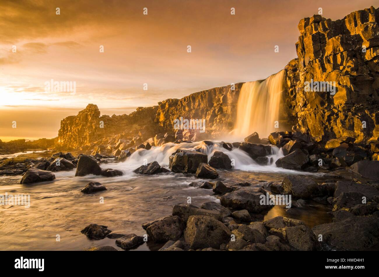 L'Islanda, Suðurland, Thingvellir Parco Nazionale del Patrimonio Mondiale dell'UNESCO, il parlamento islandese ha fu fondata nel 930 a Thingvellir (Althingi) ed è rimasto qui fino al 1798, la zona è diventata un parco nazionale in 1928, luogo eccezionale dal punto di vista geologico, il sito si trova nella separazione di americani ed europei in placche tettoniche Foto Stock