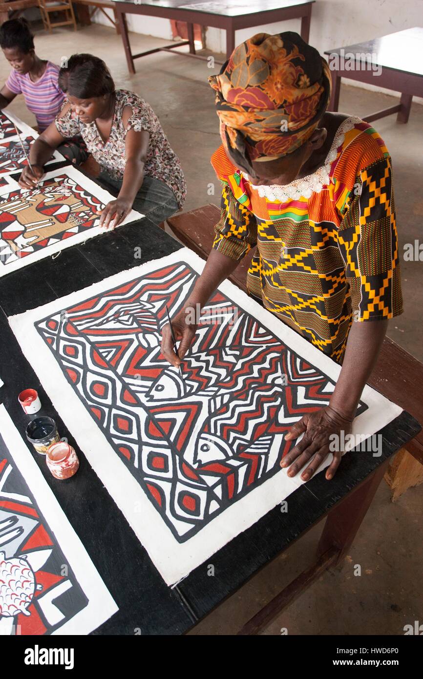 Il Ghana, la regione settentrionale, il Swopa (Sirigu organizzazione di donne per le ceramiche e arte), che riunisce 24 Gurunsi le donne che sono ansiosi di mantenere la tradizione della ceramica e pittura nel loro villaggio Foto Stock