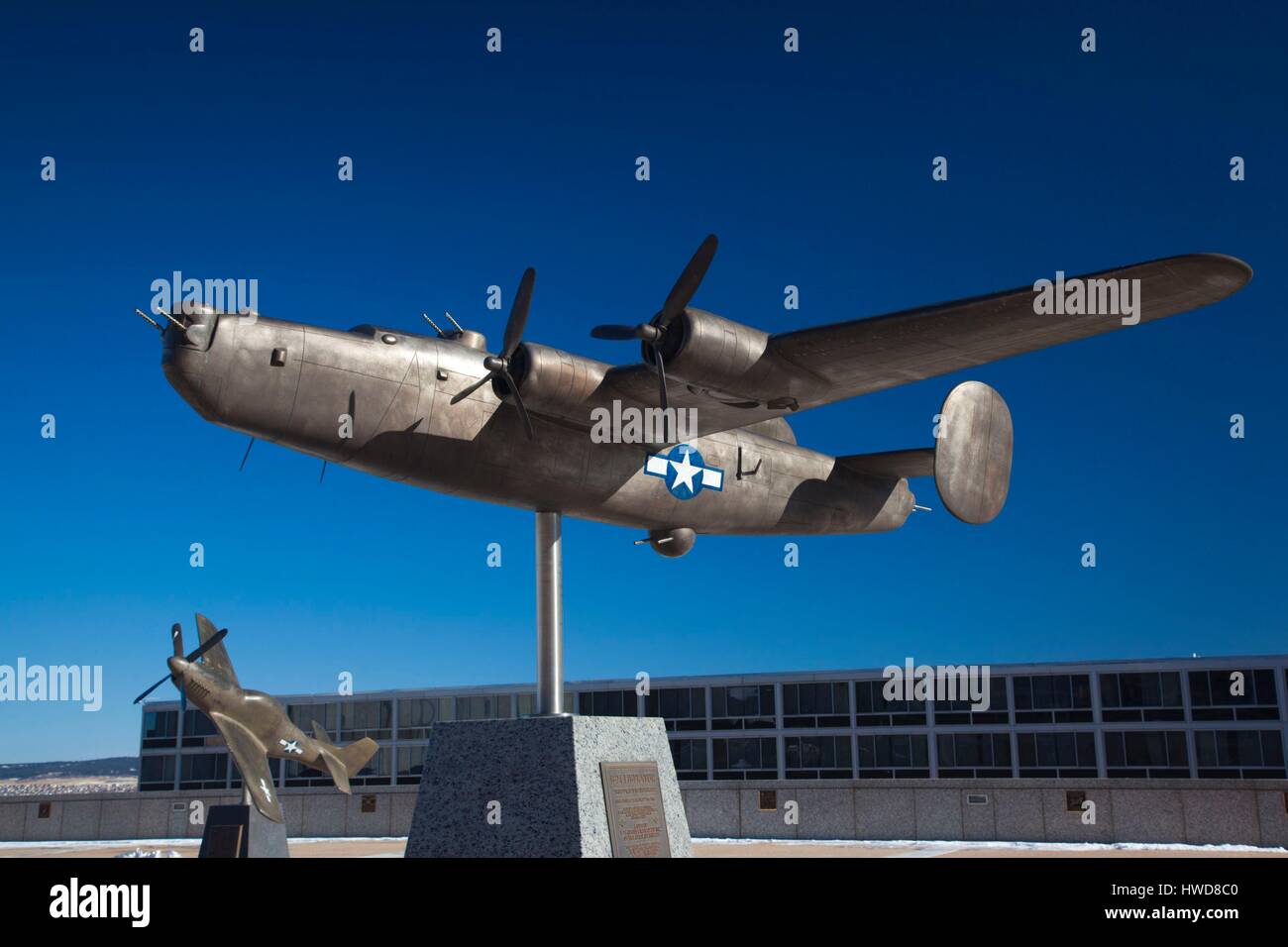 Stati Uniti, Colorado Colorado Springs, United States Air Force Academy, la scultura della Seconda Guerra Mondiale-SER B-24 Liberator bomber Foto Stock
