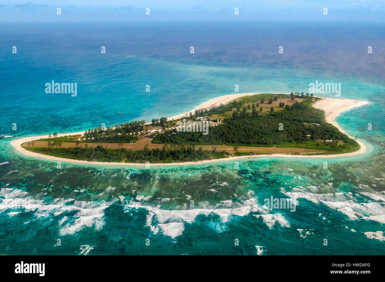 Seychelles, Bird Island, vista aerea dell'isola, il suo lodge e la sua laguna Foto Stock