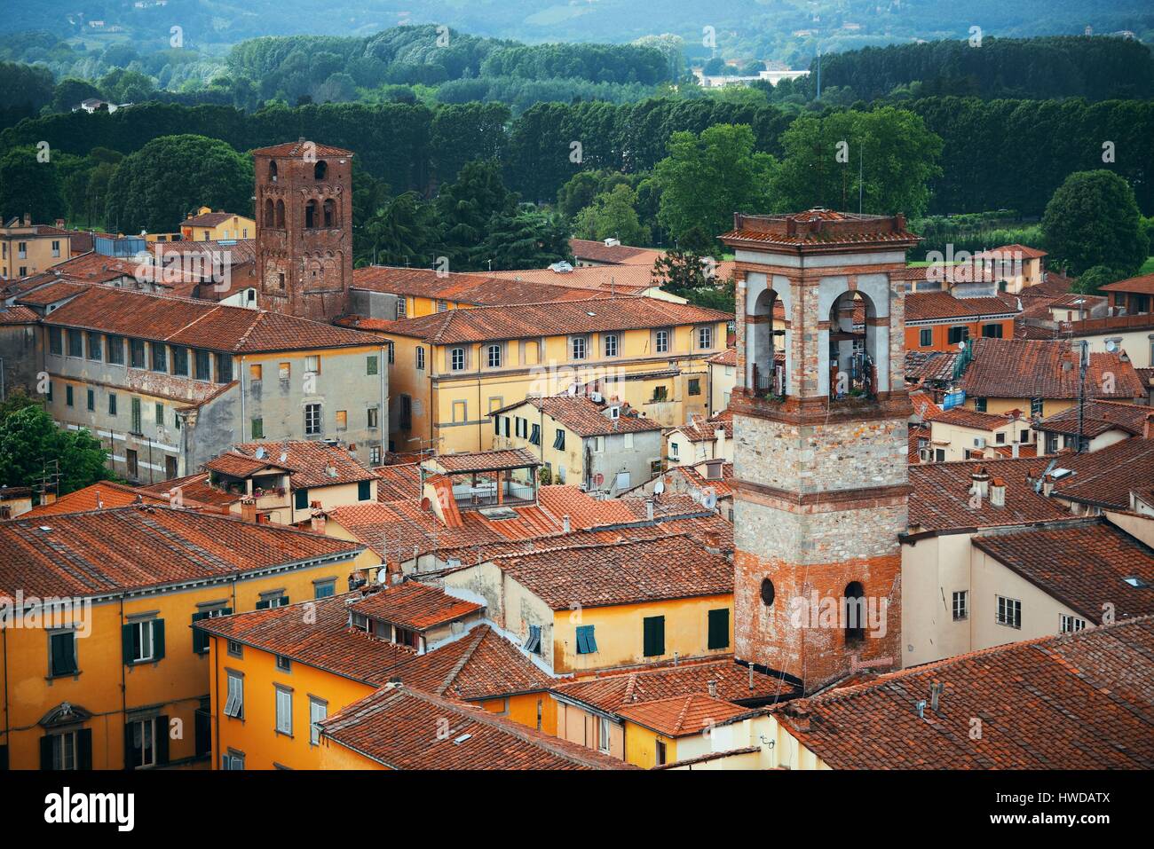 Lucca edifici storici visto dal di sopra in Italia. Foto Stock