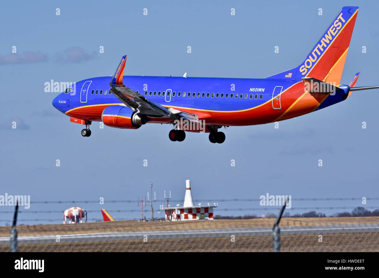 Southwest Airlines avvicinando l'atterraggio all'Aeroporto BWI Foto Stock