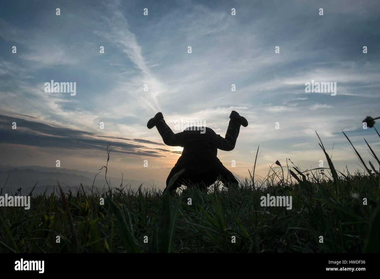 Persone girando capriola sulla montagna Haituo yanqing hebei cina Foto Stock