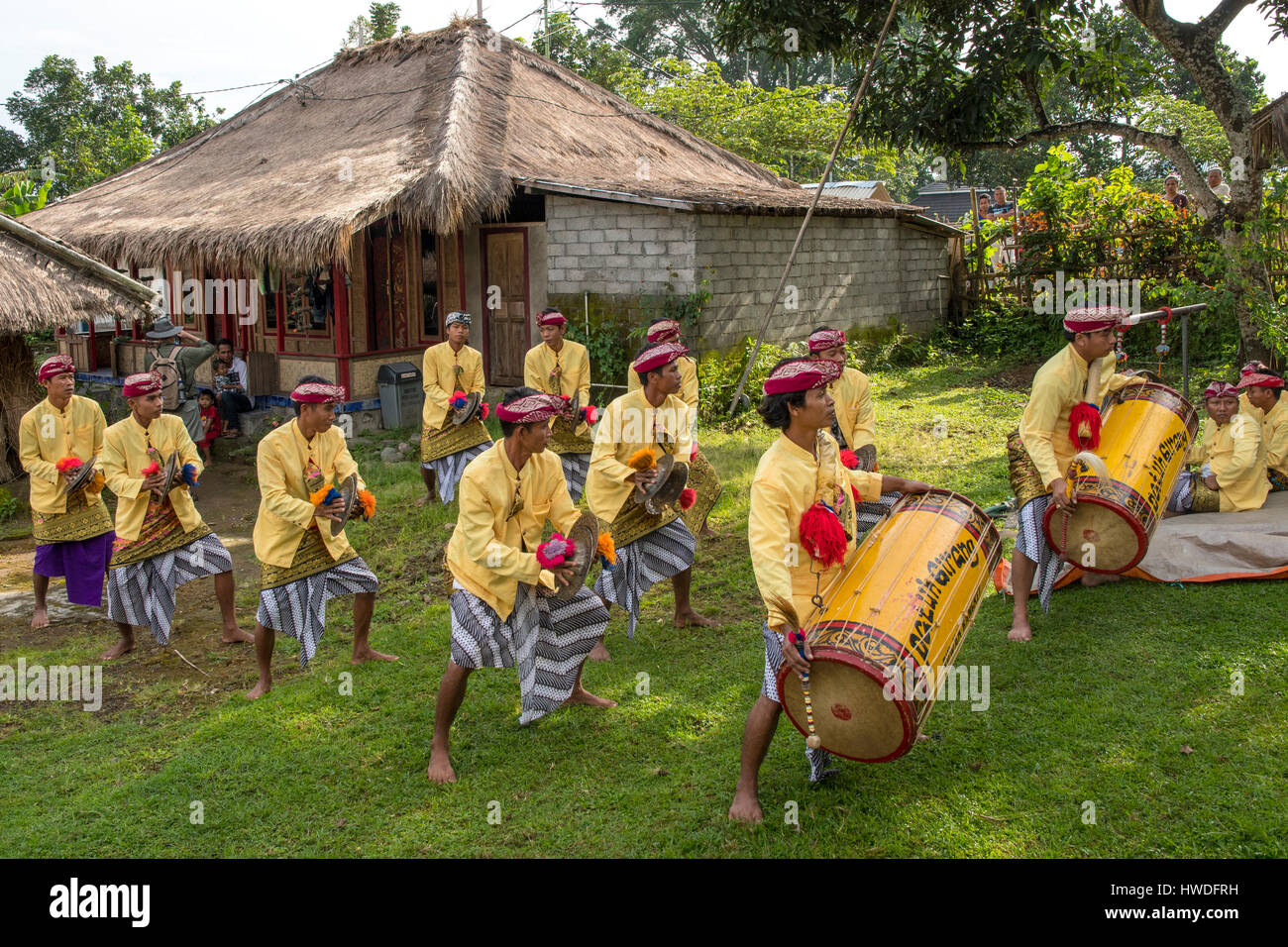Benvenuto di danza e musica a Senaru, Lombok, Indonesia Foto Stock