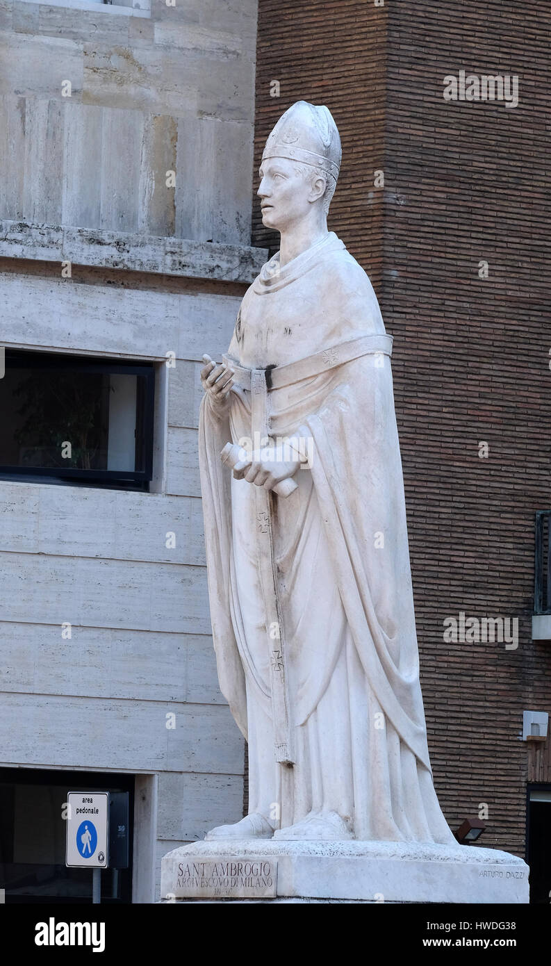 Sant'Ambrogio da Arturo Dazzi, Basilica dei Santi Ambrogio e Carlo al Corso Roma, Italia il 03 settembre 2016. Foto Stock