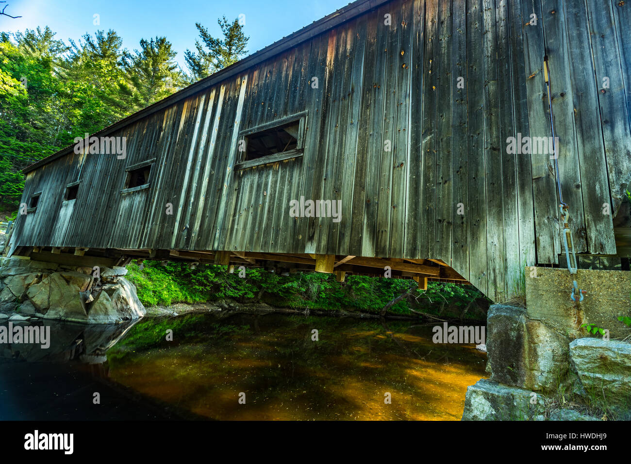 La Dalton ponte coperto è uno storico ponte coperto che porta Giaffa strada sopra il fiume Warner in Warner, New Hampshire. Foto Stock