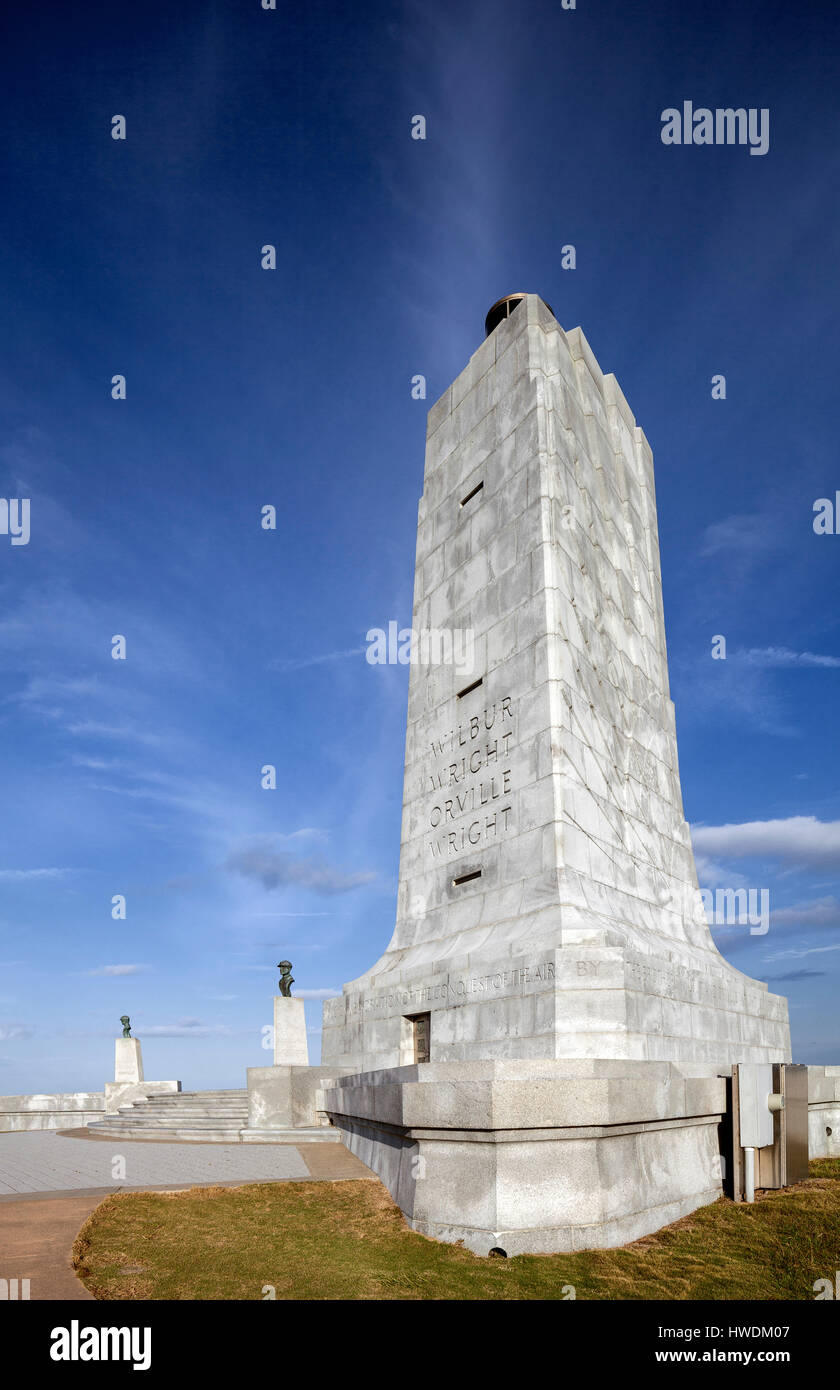 NC00648-00...CAROLINA DEL NORD - Un monumento per i fratelli Wright presso il Wright Brothers National Memorial a Kitty Hawk. Foto Stock