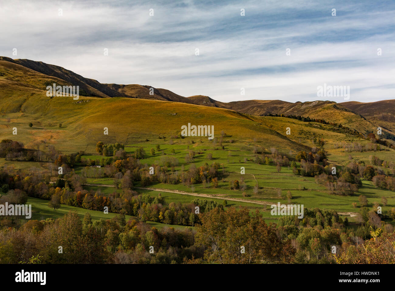 La Vallée du Larboust nei Pirenei in autunno in Francia Foto Stock