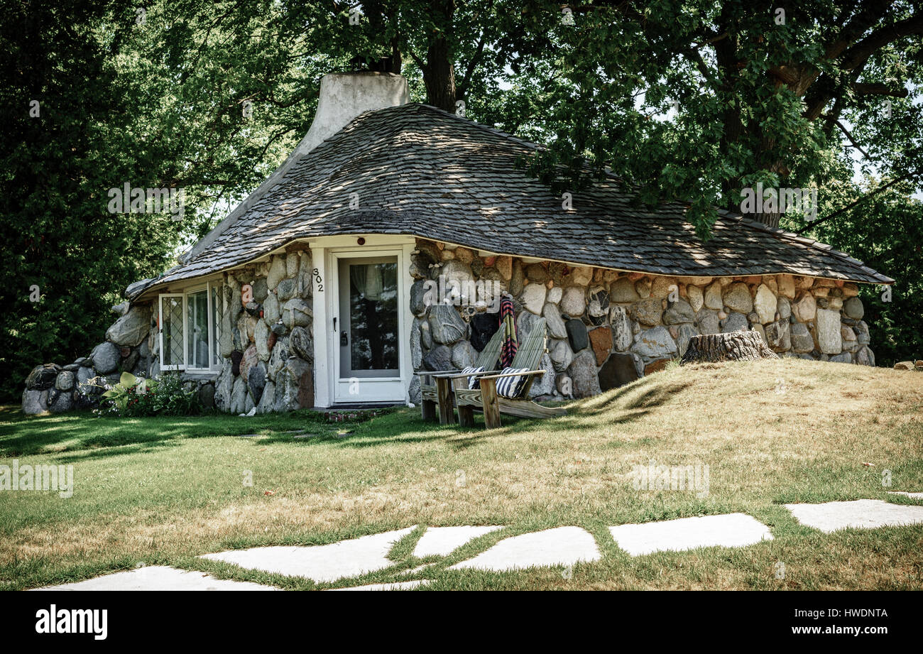 Charlevoix, Michigan, 8 Agosto 2016: uno degli unici 'case hobbit' che servono come una attrazione locale in Charlevoix, MI Foto Stock