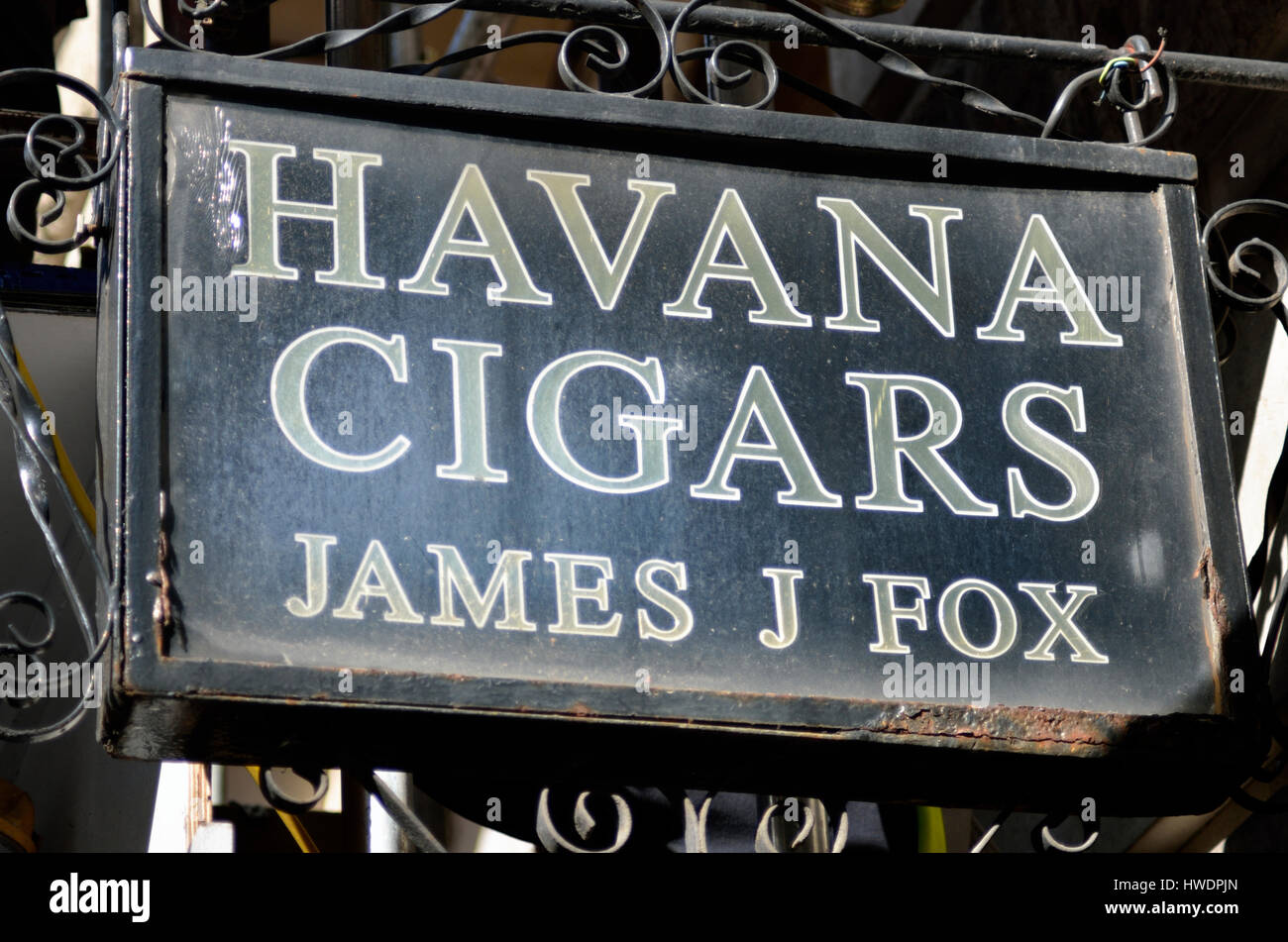 James J Fox sigari Avana shop in St James's St, Londra, Regno Unito. Foto Stock