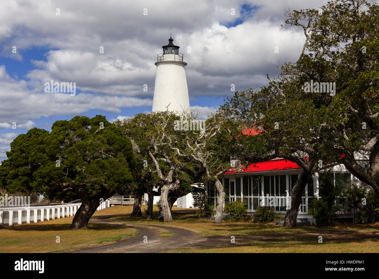 NC00823-00...CAROLINA DEL NORD - Il Ocracoke faro sull isola Ocracoke nella Outer Banks. Foto Stock