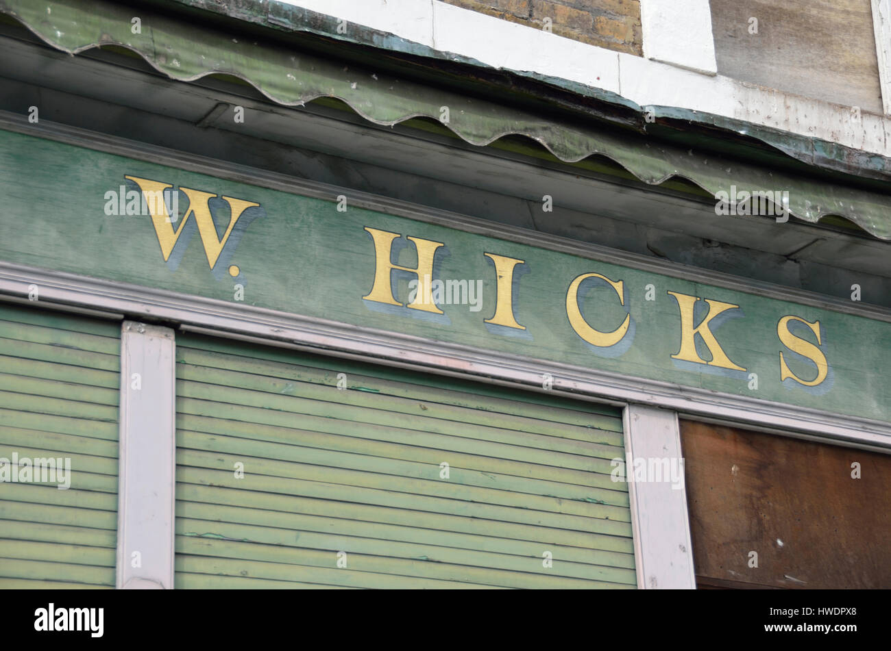 W Hicks vecchio negozio chiuso in Golborne Rd, North Kensington, London, Regno Unito Foto Stock