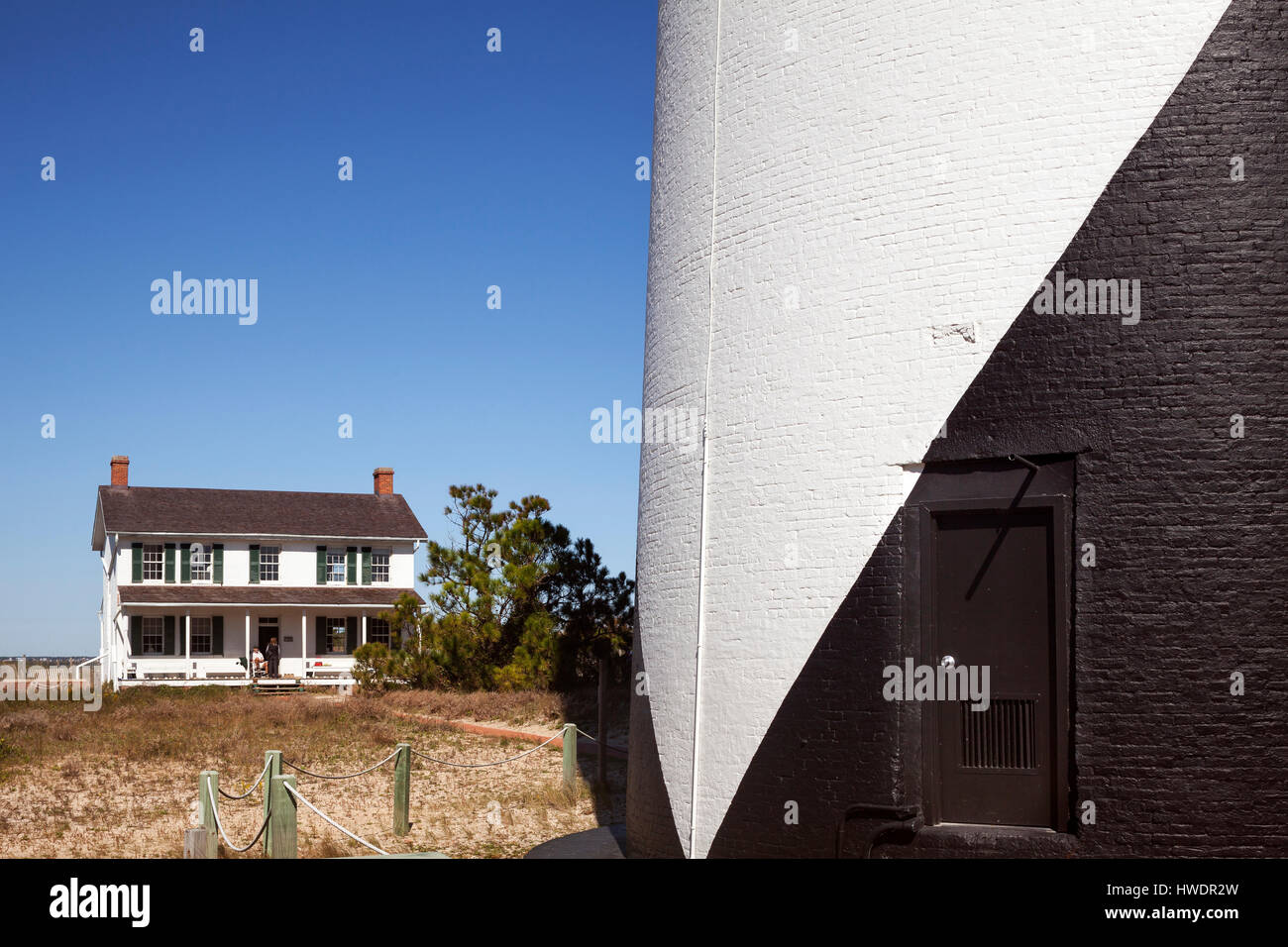 NC00863-00....CAROLINA DEL NORD : La base del Cape Lookout Faro e il guardiano di casa sulla South Core banche in Cape Lookout National S Foto Stock