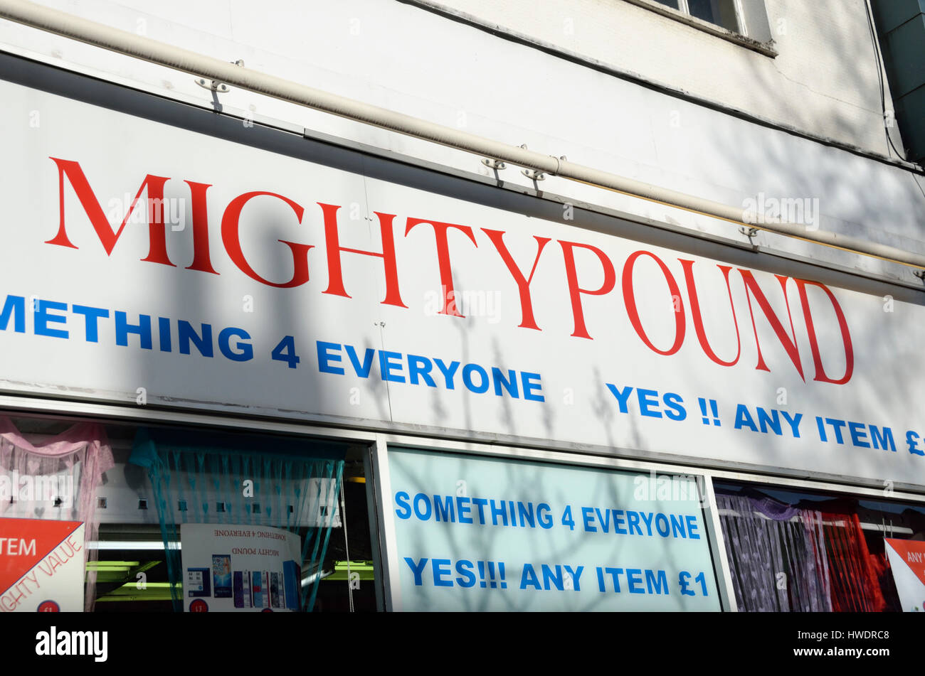 Mighty cancelletto sul negozio di fronte. Foto Stock