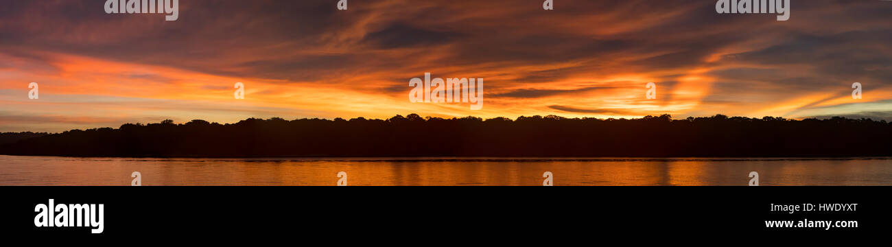 Sunset over Ujung Kulon Parco Nazionale di Panorama, Java, Indonesia Foto Stock