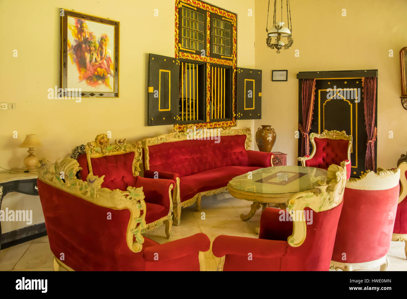 La stanza di seduta in Keraton Royal Palace, Sumenep, Madura, Indonesia Foto Stock