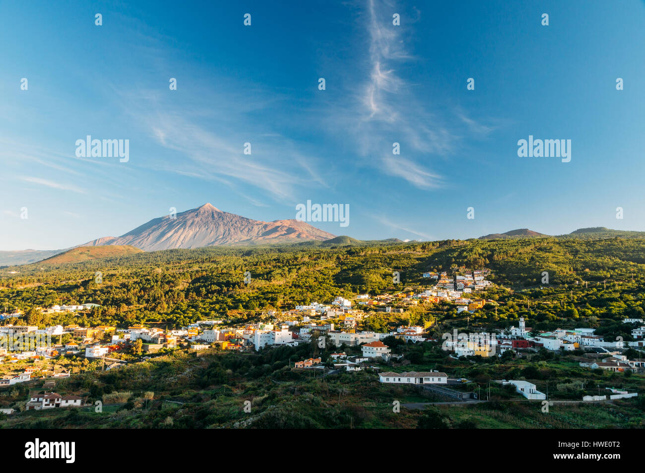 El Tanque comune contro il vulcano El Teide, Tenerife, Isole canarie, Spagna Foto Stock