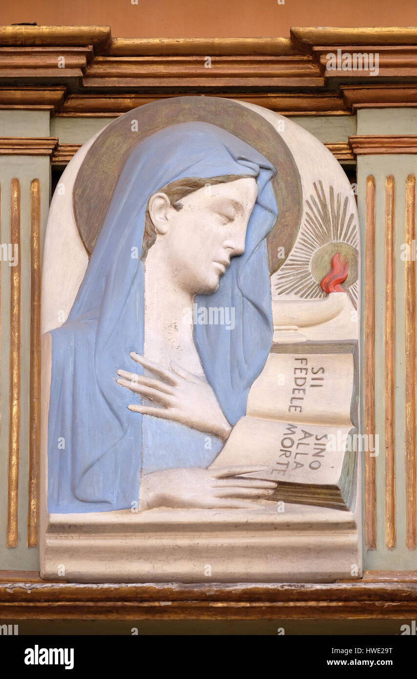 Immagine della Vergine Maria sulla facciata di un palazzo in Roma (Italia) il 04 settembre 2016. Foto Stock