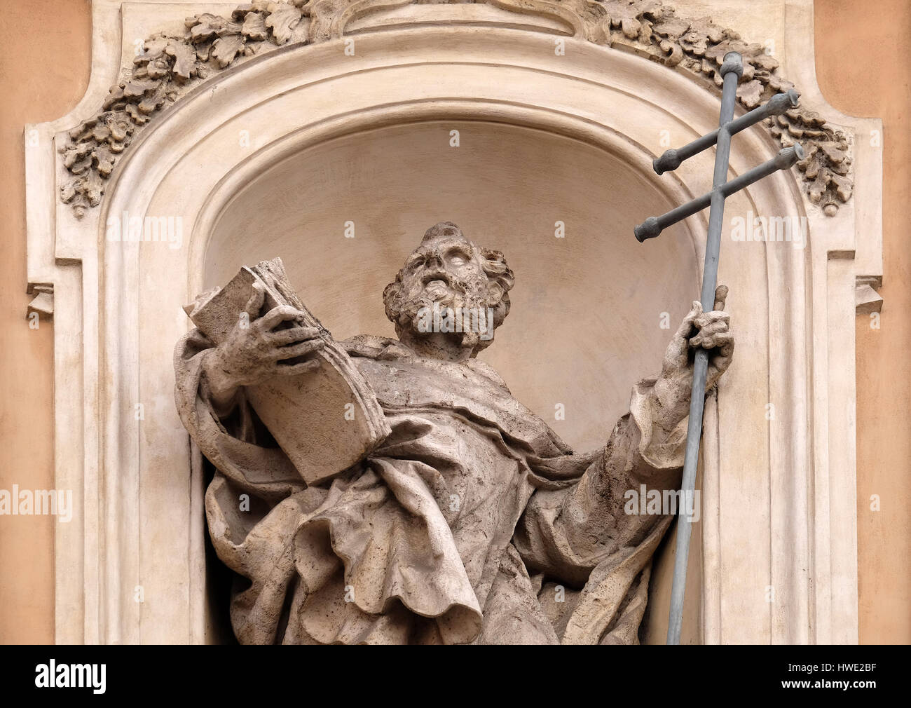 Statua di San Felice de Valois sulla facciata della Santissima Trinità degli Spagnoli chiesa in Roma, 05 Settembre 2016 Foto Stock