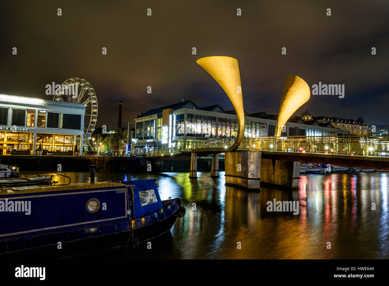 Peros Bridge di notte dal porto di Bristol, Regno Unito Foto Stock