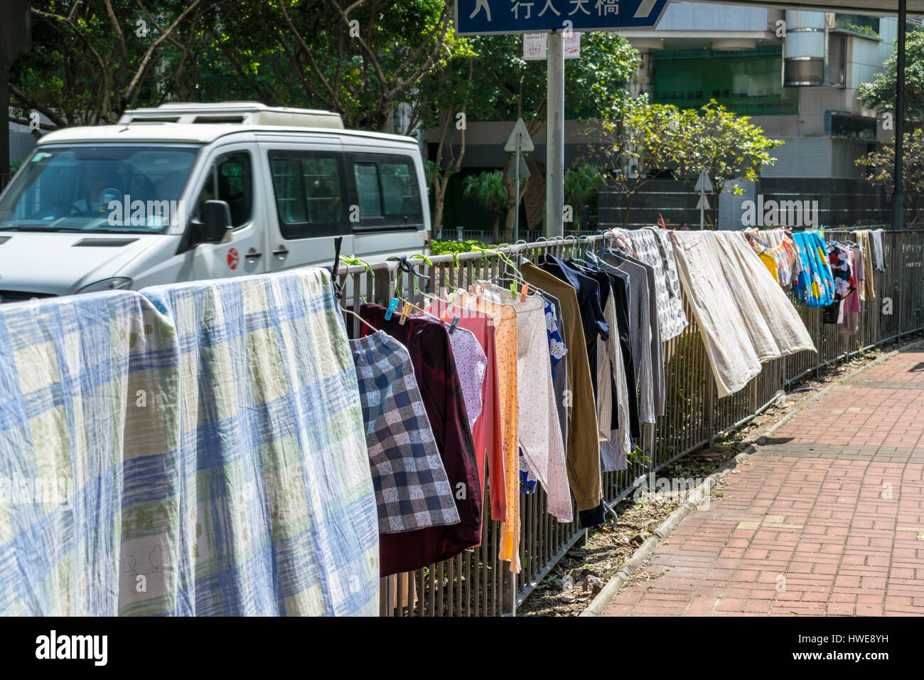 Asciugabiancheria marciapiede pubblico nella RAS di Hong kong Foto Stock