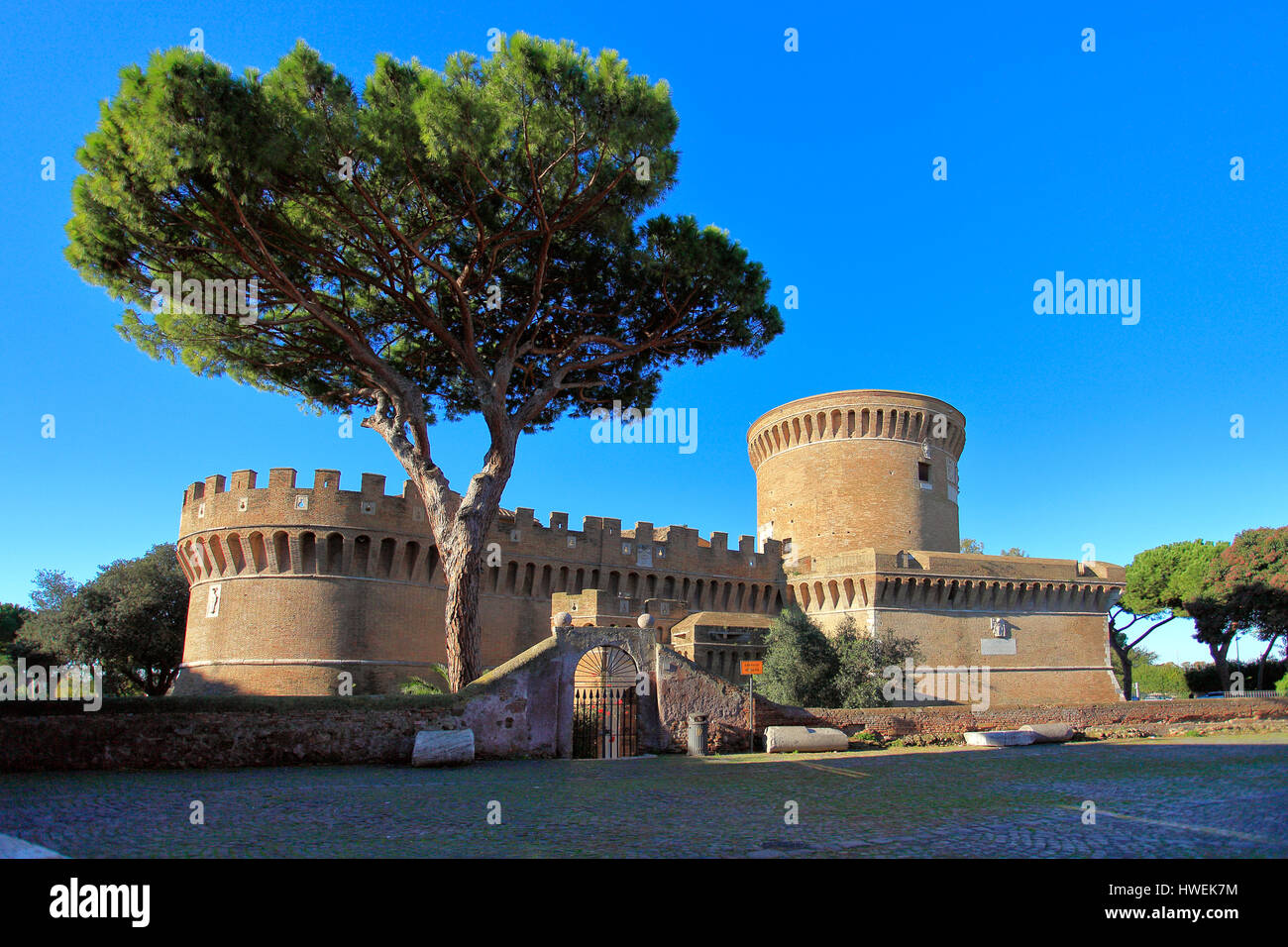 Italia Lazio - Ostia Antica - Castello di Giulio II nel borgo medievale di Ostia antica Foto Stock