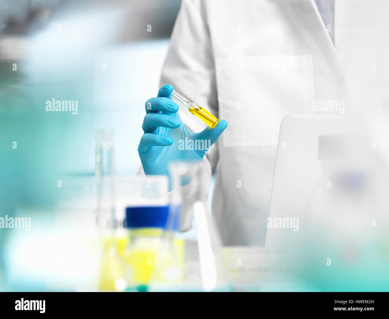 La ricerca farmaceutica, medico e la preparazione di un medicamento flacone per una prova medica Foto Stock