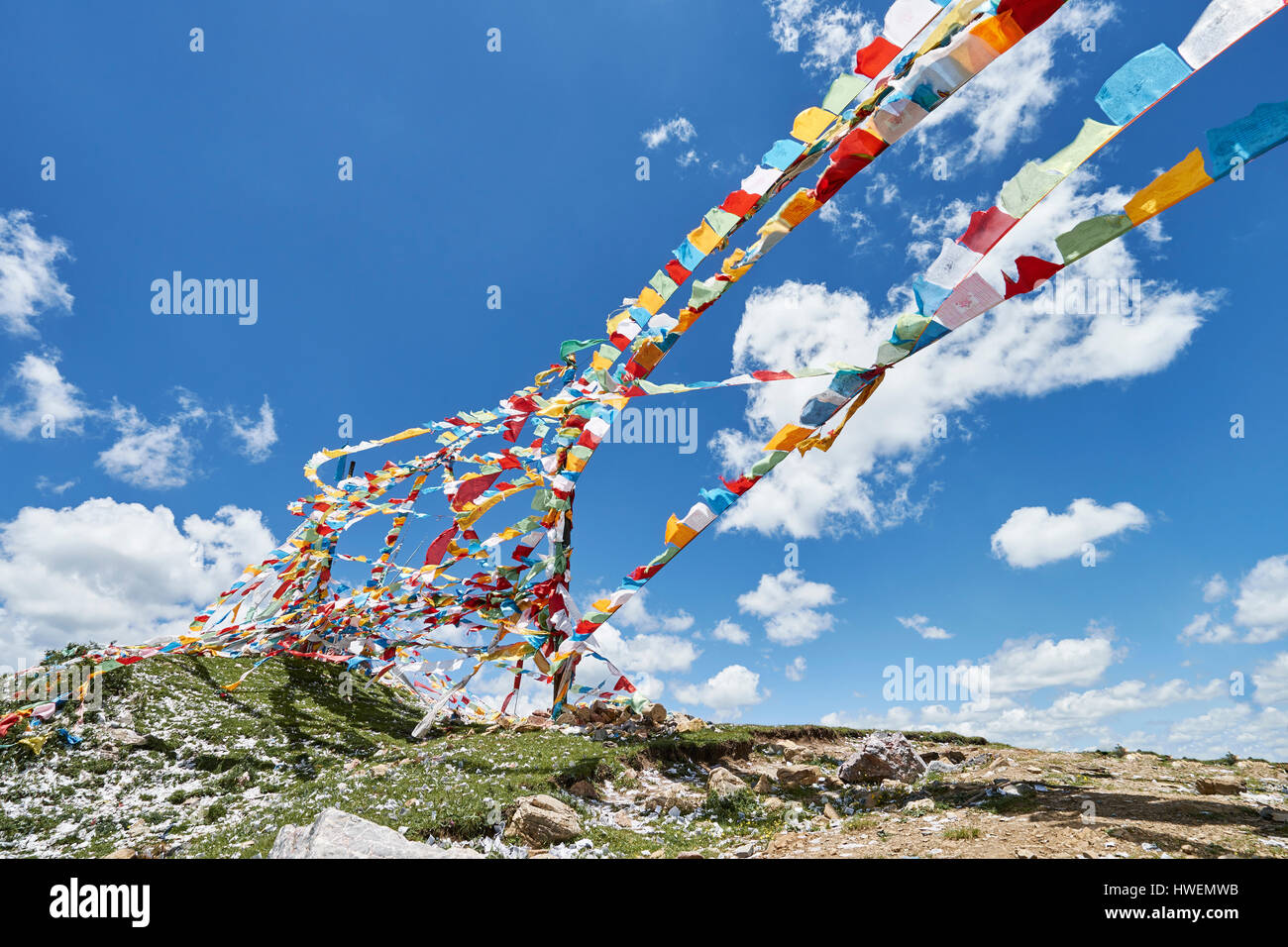 Bandiere di preghiera, Linxia, provincia di Gansu, Cina Foto Stock