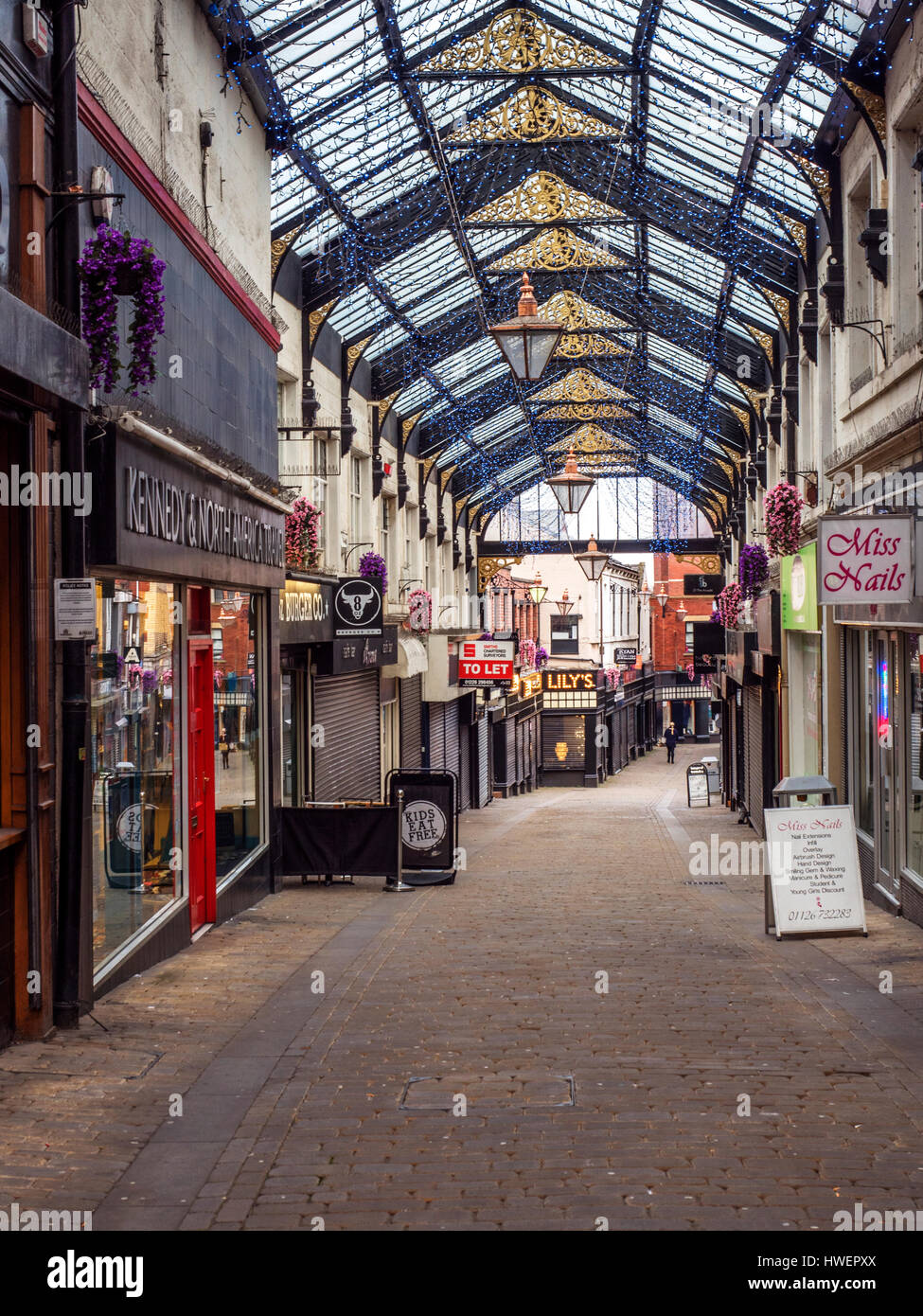 Il Vittoriano Shopping Arcade Street in Barnsley South Yorkshire Inghilterra Foto Stock