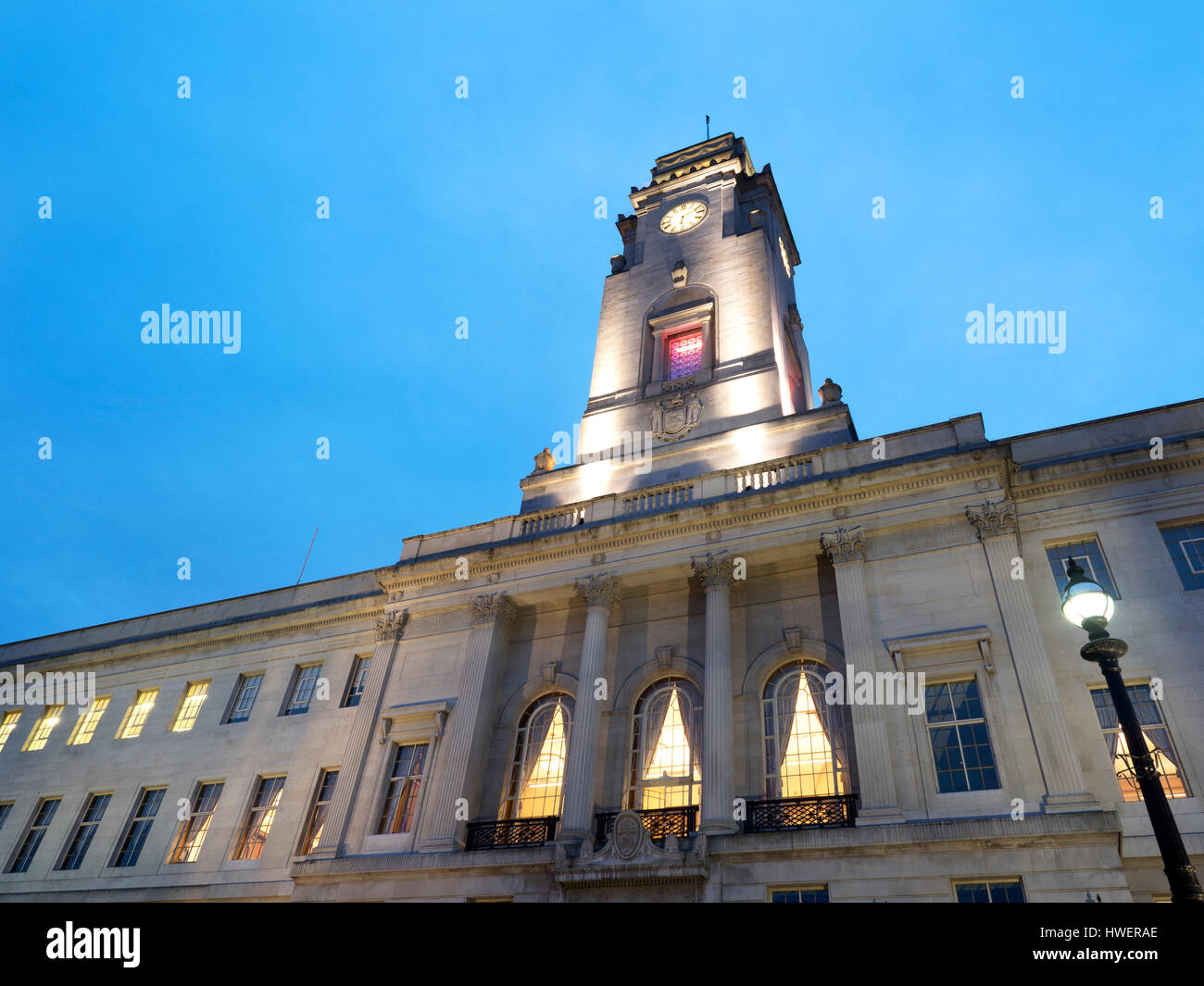 La pietra di Portland municipio edificio in Barnsley accesa al crepuscolo South Yorkshire Inghilterra Foto Stock