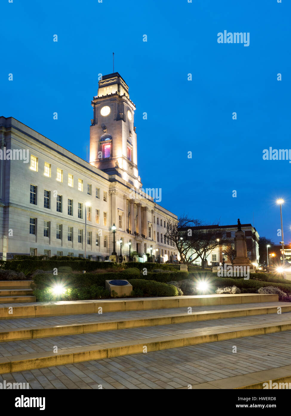 La pietra di Portland municipio edificio in Barnsley accesa al crepuscolo South Yorkshire Inghilterra Foto Stock