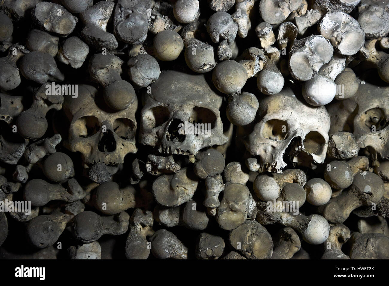 Interno del Sedlec ossario (Kostnice) decorato con teschi e le ossa. Kutna Hora, Repubblica Ceca Foto Stock