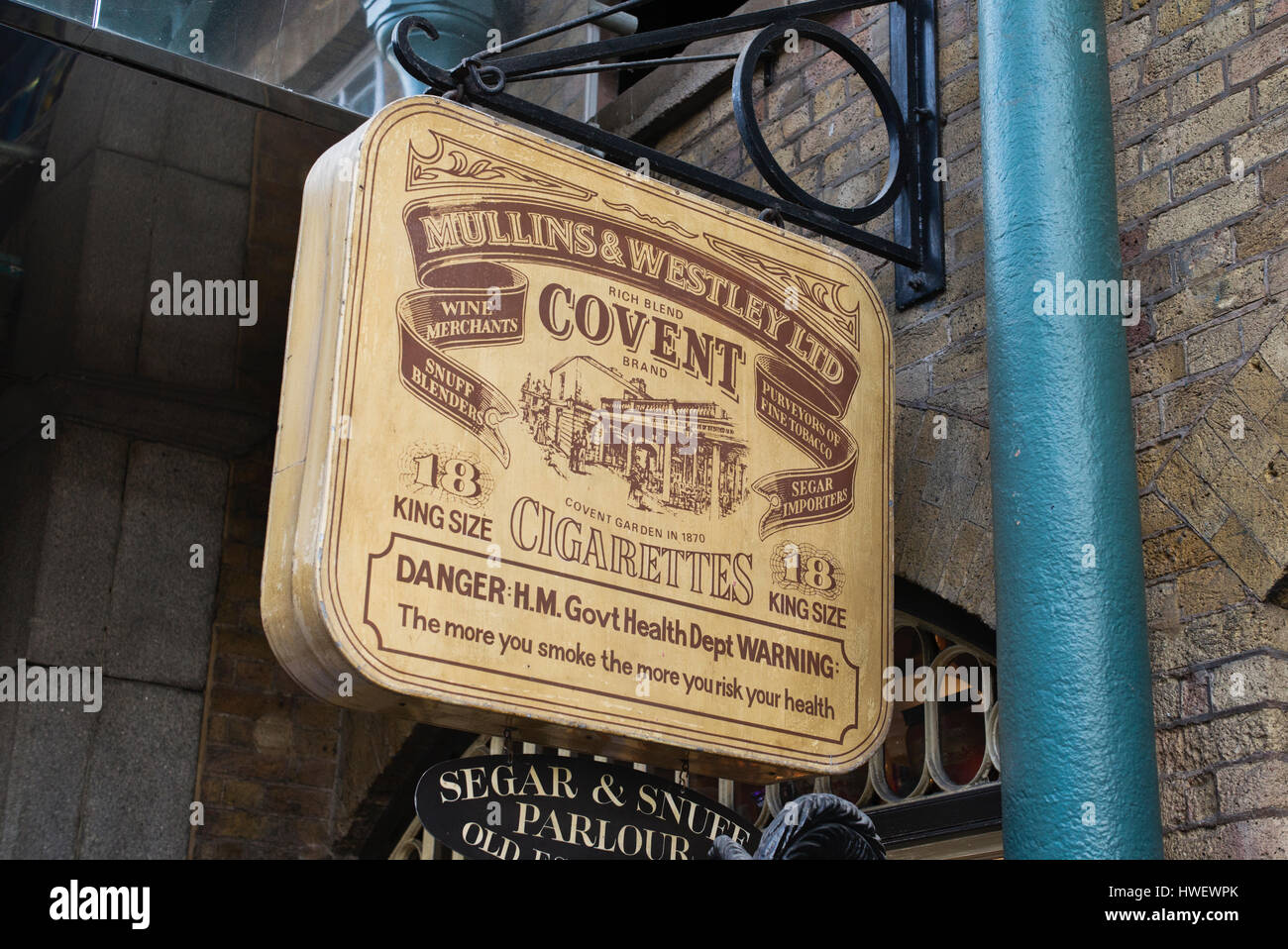 Negozio di Tabacchi segno, Covent Garden Piazza di Londra, Inghilterra Foto Stock