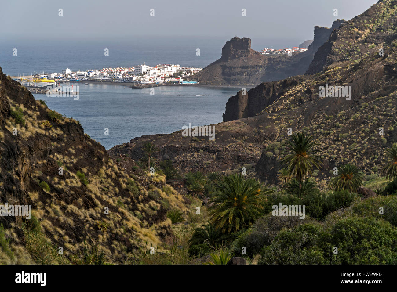 Puerto de las Nieves und der Barranco de Guayedra, Insel Gran Canaria, Kanarische isole, Spanien | Birds Eye view di Puerto de las Nieves e Barra Foto Stock