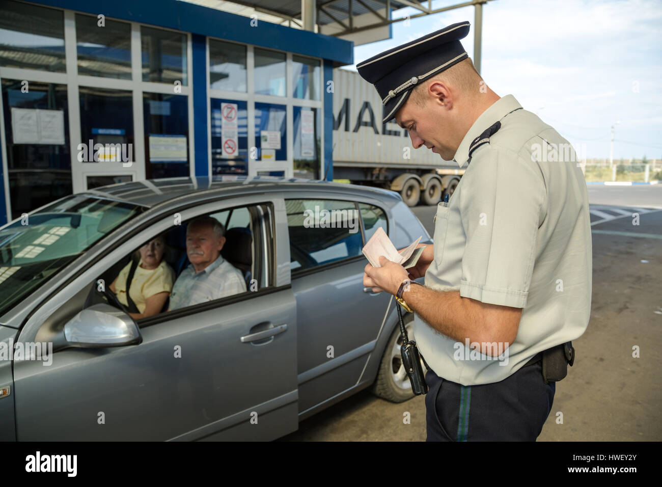 Tudora, Moldavia, controllo passaporti sul confine Moldovan-Ukrainian Foto Stock